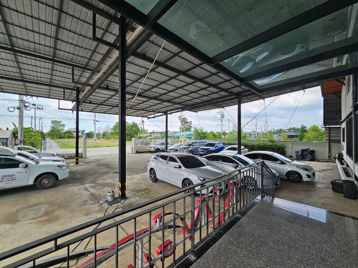 Home OfficeMin Buri, Romklao : Home Office for rent, 4 and a half storey office, area 1 rai, 10 bedrooms, 9 bathrooms, parking for 50 cars, with 16 kw solar cell panels, Saen Saep Subdistrict, Min Buri District, Bangkok