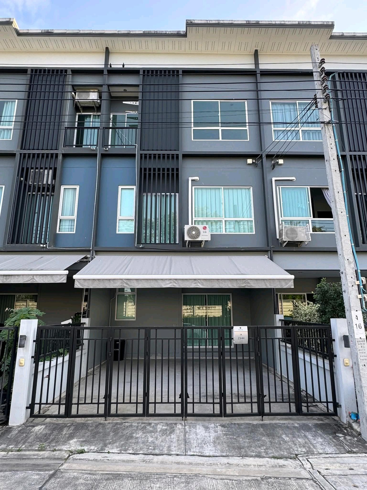 ให้เช่าทาวน์โฮมลาดกระบัง สุวรรณภูมิ : 🔥 บ้านใหม่ ไม่เคยเข้าอยู่! โอกาสดีหายากในโซนกรุงเทพกรีฑา 🏡 อยู่สบาย เป็นส่วนตัว หน้าบ้านไม่ติดใคร ลมดีทั้งวัน