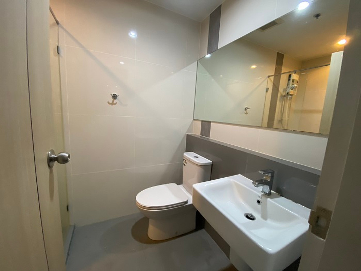 For SaleCondoRama5, Ratchapruek, Bangkruai : For sale cheap 3,690,000 baht ** Code 210386 ** 2 bedrooms, 2 bathrooms ** Condo Amber Tiwanon ** next to the BTS, Tiwanon intersection ** 088-398-3835 MR.BOAT