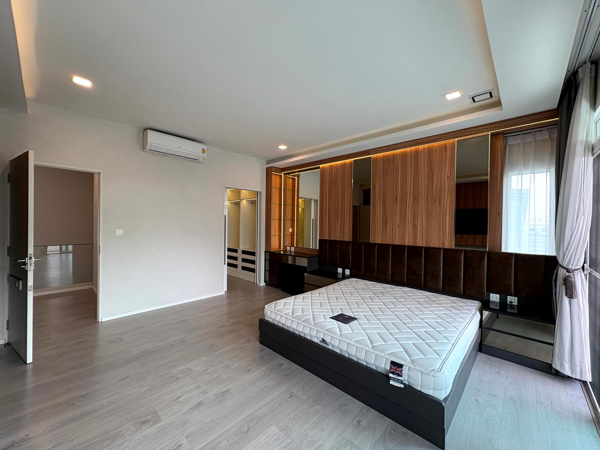 HouseLadkrabang, Suwannaphum Airport : For sale or rent: Large detached house near the clubhouse, fully furnished, ready to move in, Mantana Bangna-Wongwaen.