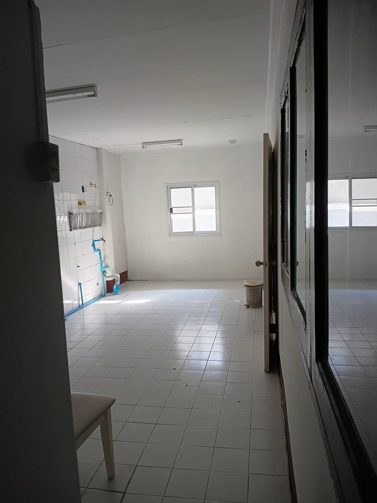 For RentHouseBangna, Bearing, Lasalle : Single house for rent, Rattanathani Village, near Lotus Bangna, only 5 minutes.