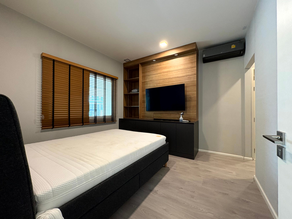 HouseLadkrabang, Suwannaphum Airport : For sale or rent: Large detached house near the clubhouse, fully furnished, ready to move in, Mantana Bangna-Wongwaen.