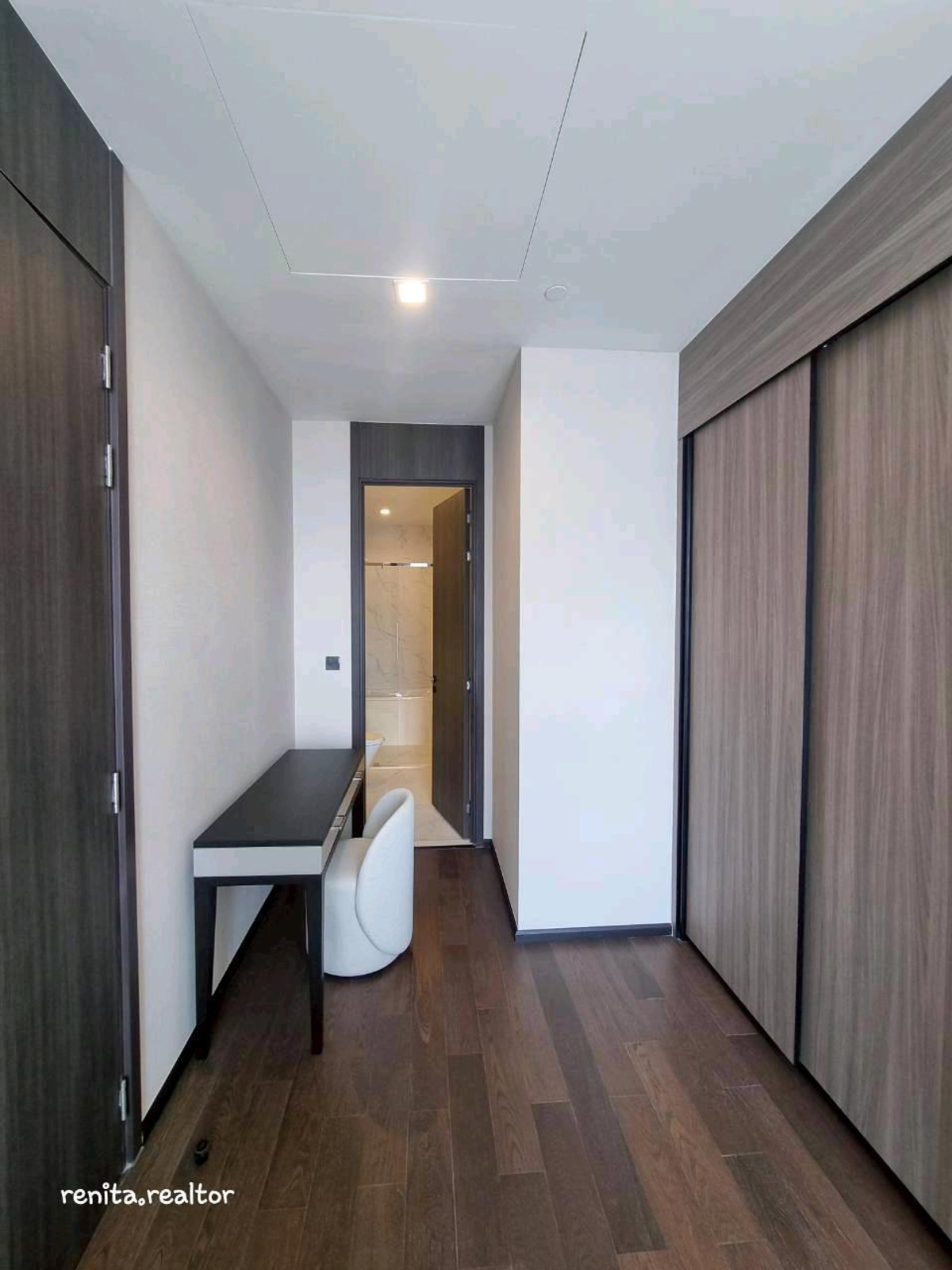 ให้เช่าคอนโดสุขุมวิท อโศก ทองหล่อ : ปล่อยเช่าคอนโดหรู AESTIQ Thonglor – ห้องสวย เลี้ยงสัตว์ได้ (Pet-Friendly) ใจกลางทองหล่อ! 🐾✨