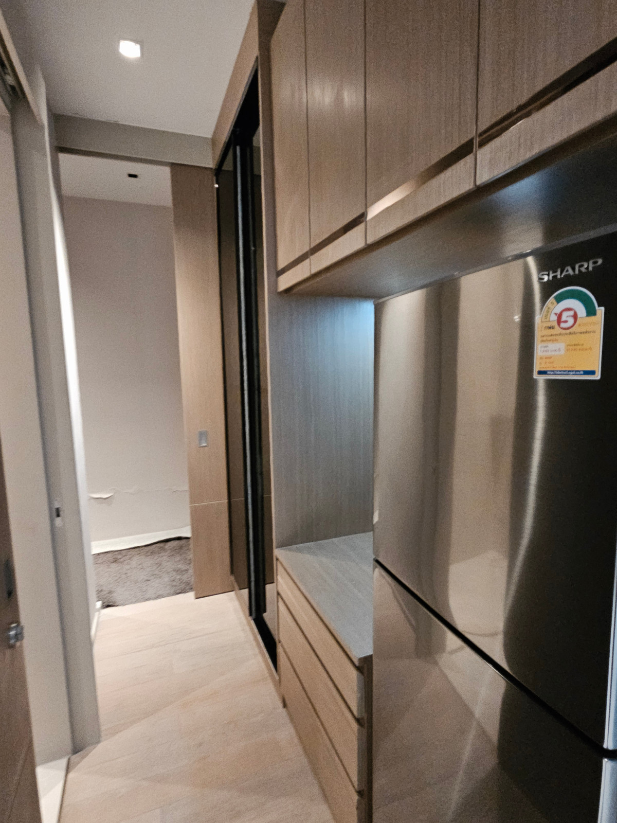 ให้เช่าคอนโดสีลม ศาลาแดง บางรัก : Ashton Silom ชั้นสูง วิวสวย 32.39 Sq,m. Fully Finished 26,000 บาท โทรเลย น้อง 096-2615656  ห้องกว้าง 32.39 ตรม. 1 นอน 1 น้ำ เฟอร์ครบ พร้อมอยู่   Location : Silom , Chongnonsi  Rental Price : 26,000 Baht  Condominium near MRT, BTS  : Silom , Chong NonsiSta