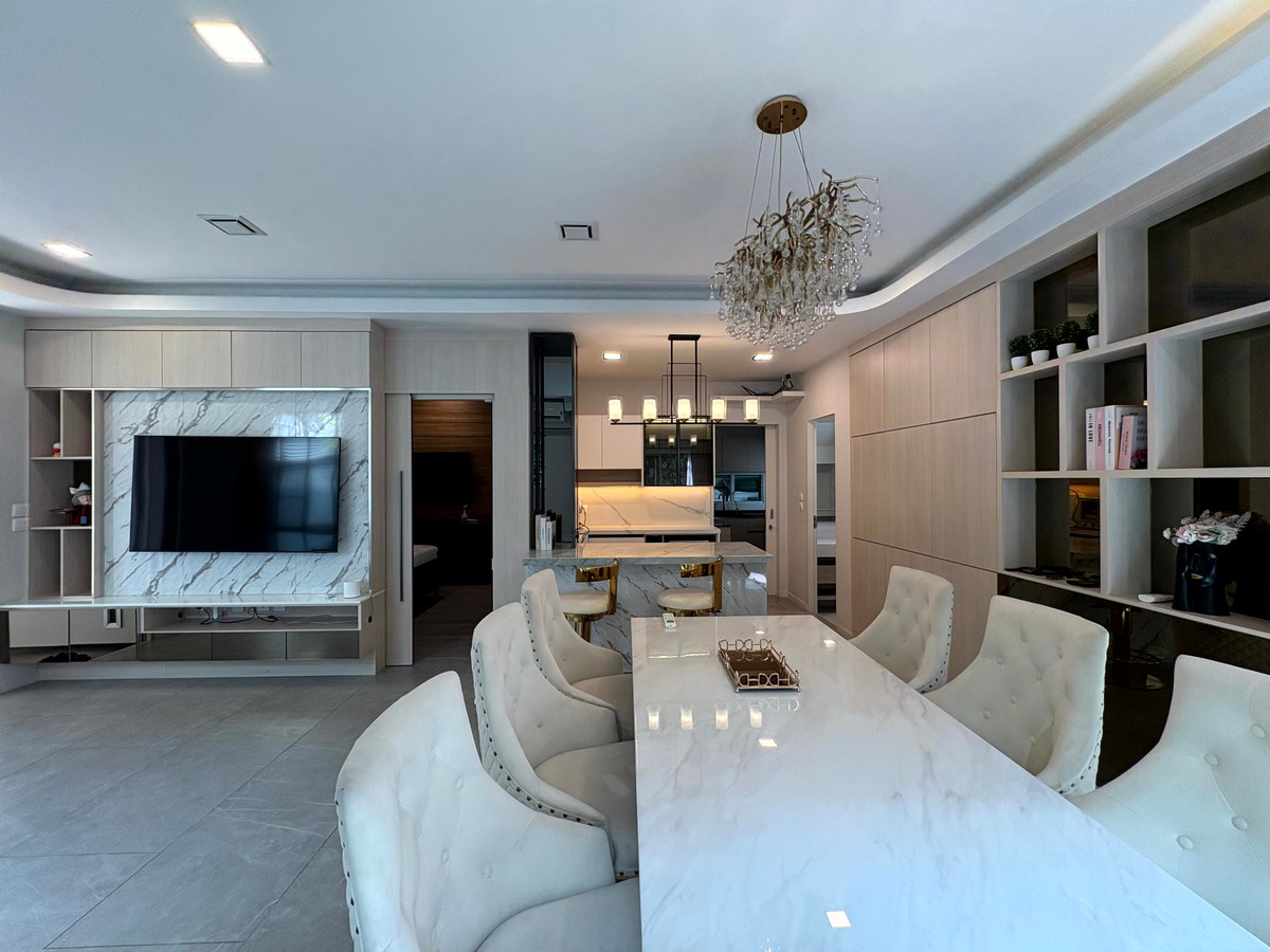 HouseLadkrabang, Suwannaphum Airport : For sale or rent: Large detached house near the clubhouse, fully furnished, ready to move in, Mantana Bangna-Wongwaen.