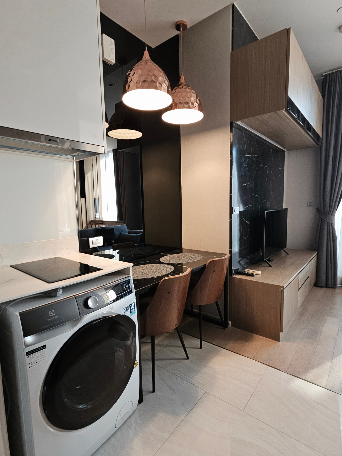 ให้เช่าคอนโดสีลม ศาลาแดง บางรัก : Ashton Silom ชั้นสูง วิวสวย 32.39 Sq,m. Fully Finished 26,000 บาท โทรเลย น้อง 096-2615656  ห้องกว้าง 32.39 ตรม. 1 นอน 1 น้ำ เฟอร์ครบ พร้อมอยู่   Location : Silom , Chongnonsi  Rental Price : 26,000 Baht  Condominium near MRT, BTS  : Silom , Chong NonsiSta