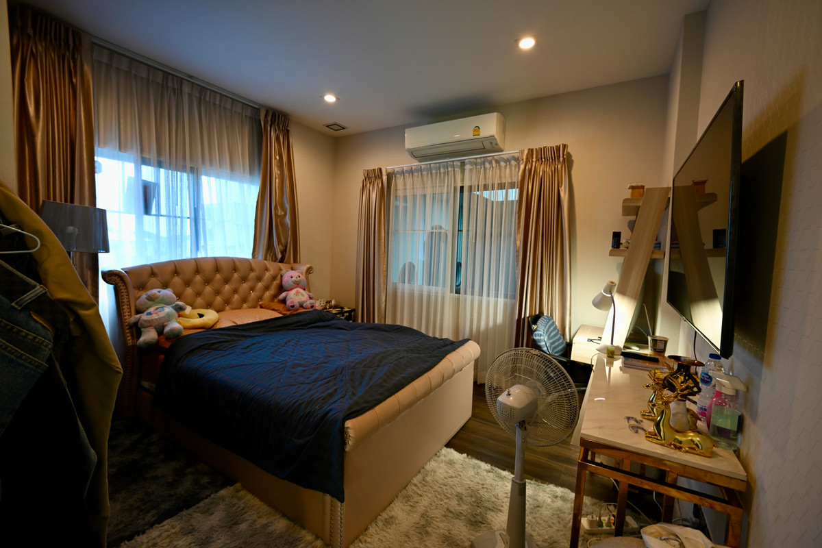 For SaleHouseBangna, Bearing, Lasalle : 🔥Very urgent sale🔥 Luxury house Nanwan Bangna KM 7, adding on, decorating, expanding the usable space a lot. There are many rooms to relax in. Offered for sale at only 26.2 million baht (house addition 10 million baht).