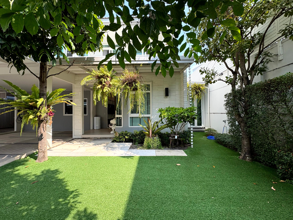 HouseLadkrabang, Suwannaphum Airport : For sale or rent: Large detached house near the clubhouse, fully furnished, ready to move in, Mantana Bangna-Wongwaen.