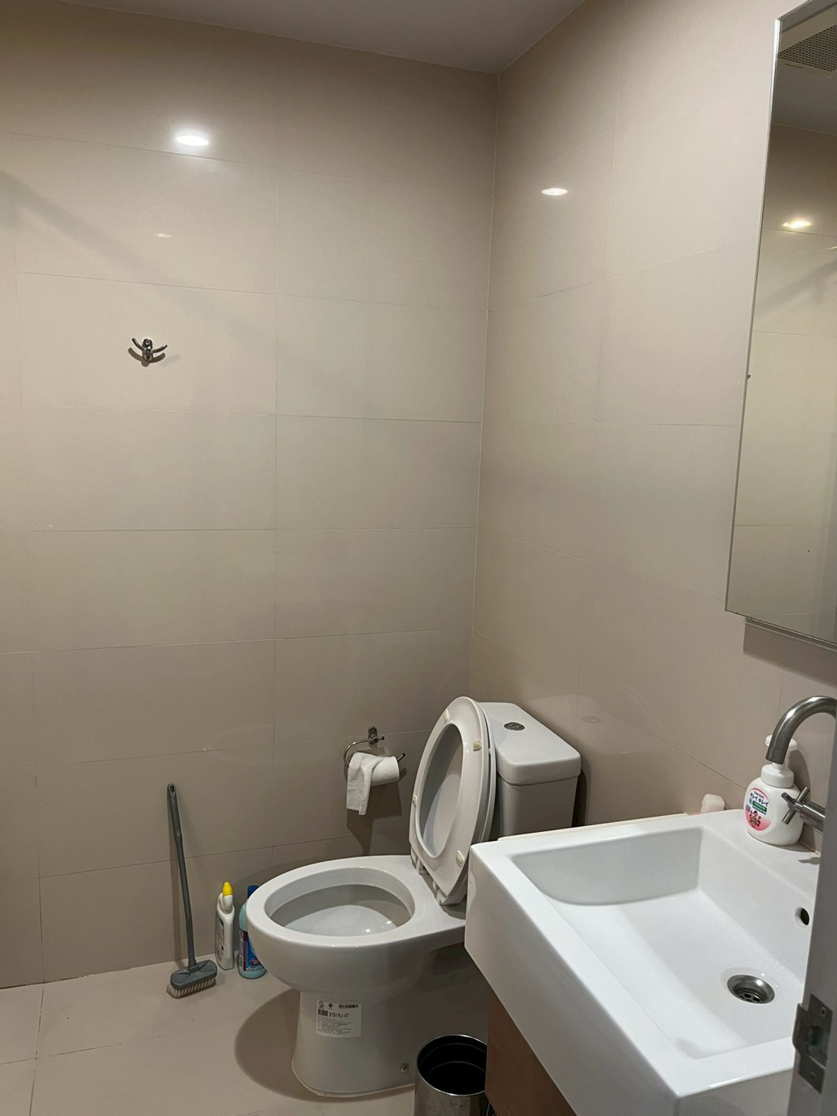 For RentCondoWongwianyai, Charoennakor : (For Rent) Condo Hive Taksin I 1-BR, high floor, good price, fully furnished + electrical appliances ㅡ Near 🚆BTS Wongwian Yai