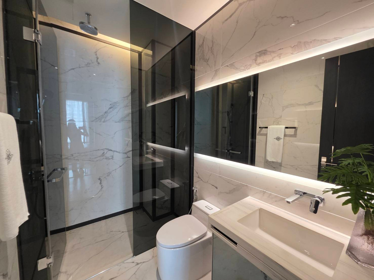 For SaleCondoSukhumvit, Asoke, Thonglor : The Bangkok Thonglor: 2bed 2bath 82.15sqm. 2XFl 23,000,000 brandnew fully furnished, private garden Am: 0656199198