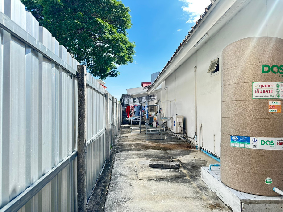 For SaleLandPattanakan, Srinakarin : S-LPNK101 Land for sale, leveled and ready for construction, Soi Phatthanakan 69, 50,000 baht per square wa, total selling price only 6.35 million baht. 098-254-5162 