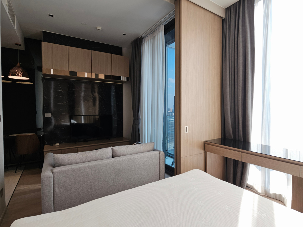 ให้เช่าคอนโดสีลม ศาลาแดง บางรัก : Ashton Silom ชั้นสูง วิวสวย 32.39 Sq,m. Fully Finished 26,000 บาท โทรเลย น้อง 096-2615656  ห้องกว้าง 32.39 ตรม. 1 นอน 1 น้ำ เฟอร์ครบ พร้อมอยู่   Location : Silom , Chongnonsi  Rental Price : 26,000 Baht  Condominium near MRT, BTS  : Silom , Chong NonsiSta