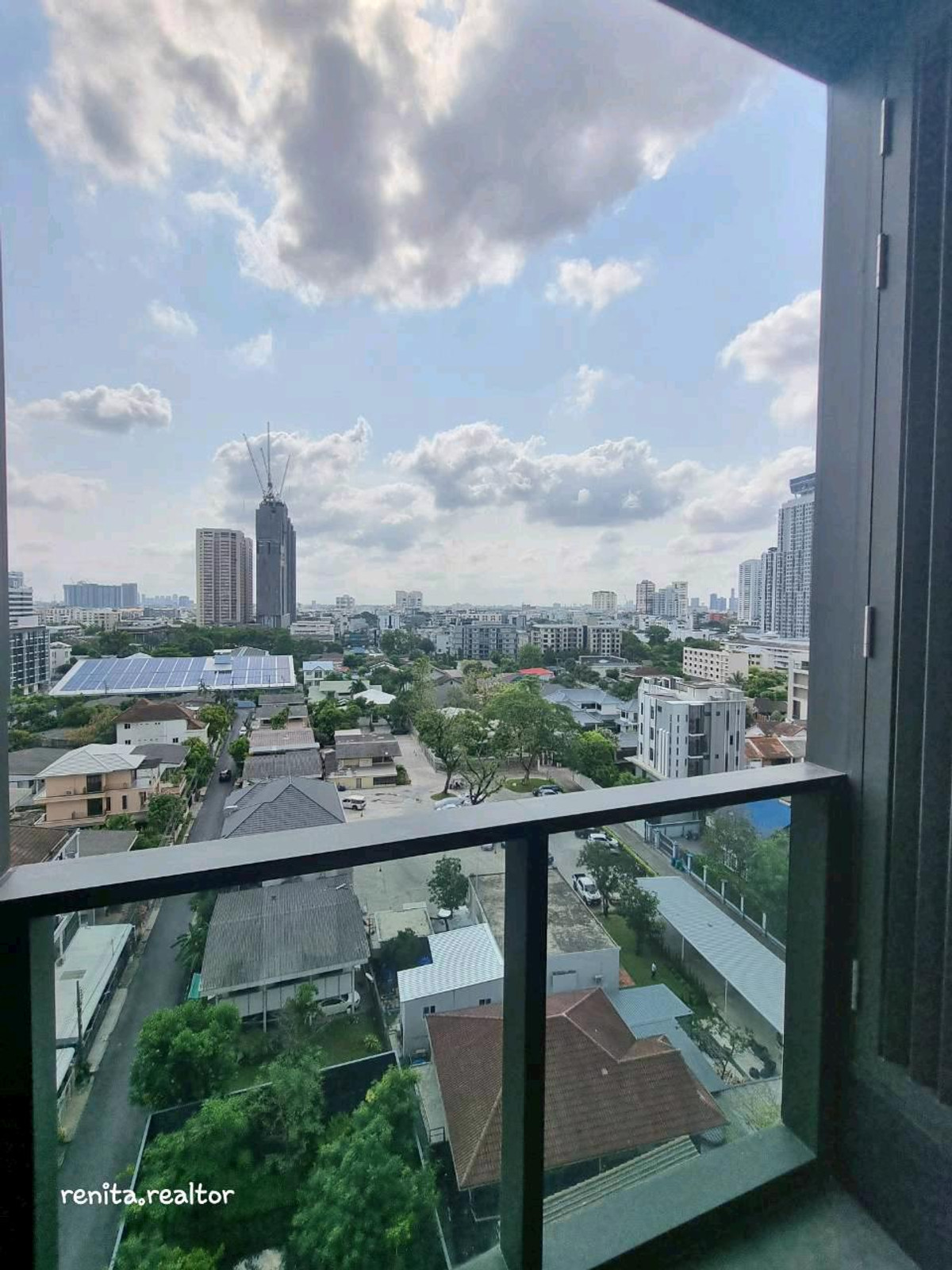 ให้เช่าคอนโดสุขุมวิท อโศก ทองหล่อ : ปล่อยเช่าคอนโดหรู AESTIQ Thonglor – ห้องสวย เลี้ยงสัตว์ได้ (Pet-Friendly) ใจกลางทองหล่อ! 🐾✨