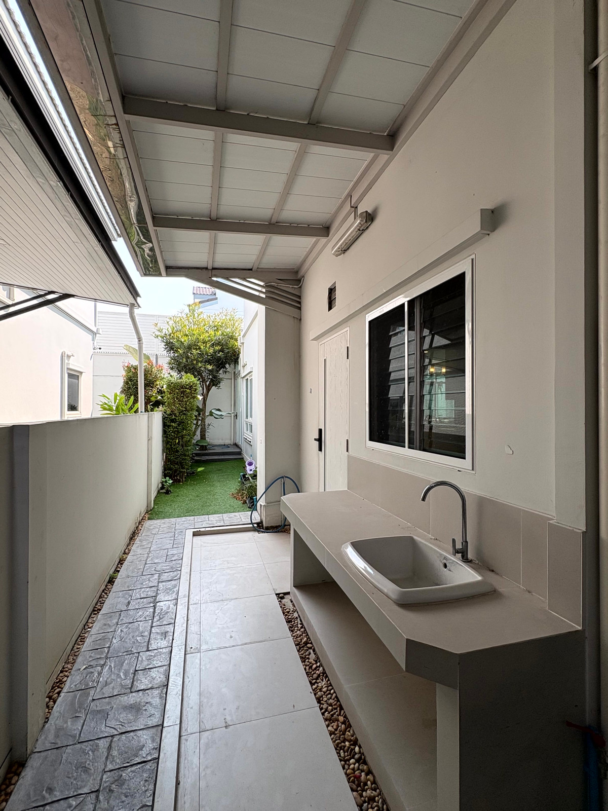 HouseLadkrabang, Suwannaphum Airport : For sale or rent: Large detached house near the clubhouse, fully furnished, ready to move in, Mantana Bangna-Wongwaen.