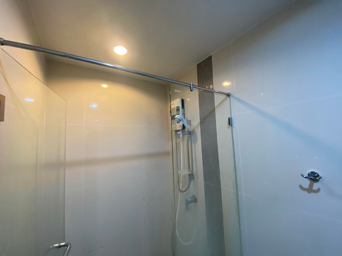 For SaleCondoRama5, Ratchapruek, Bangkruai : For sale cheap 3,690,000 baht ** Code 210386 ** 2 bedrooms, 2 bathrooms ** Condo Amber Tiwanon ** next to the BTS, Tiwanon intersection ** 088-398-3835 MR.BOAT