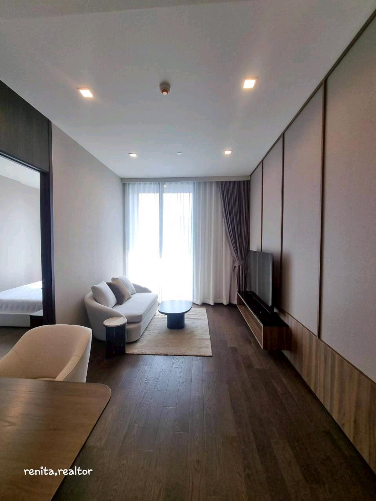 ให้เช่าคอนโดสุขุมวิท อโศก ทองหล่อ : ปล่อยเช่าคอนโดหรู AESTIQ Thonglor – ห้องสวย เลี้ยงสัตว์ได้ (Pet-Friendly) ใจกลางทองหล่อ! 🐾✨