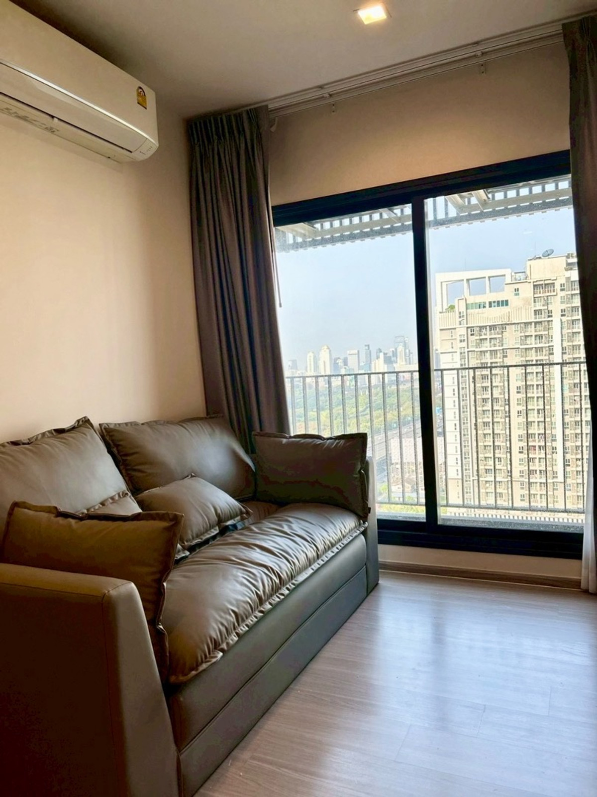 ให้เช่าคอนโดพระราม 9 เพชรบุรีตัดใหม่ RCA : 🔥ให้เช่าด่วน🔥ไลฟ์ อโศก ไฮป์ ห้องกว้าง เฟอร์นิเจอร์ครบพร้อมเข้าอยู่ 