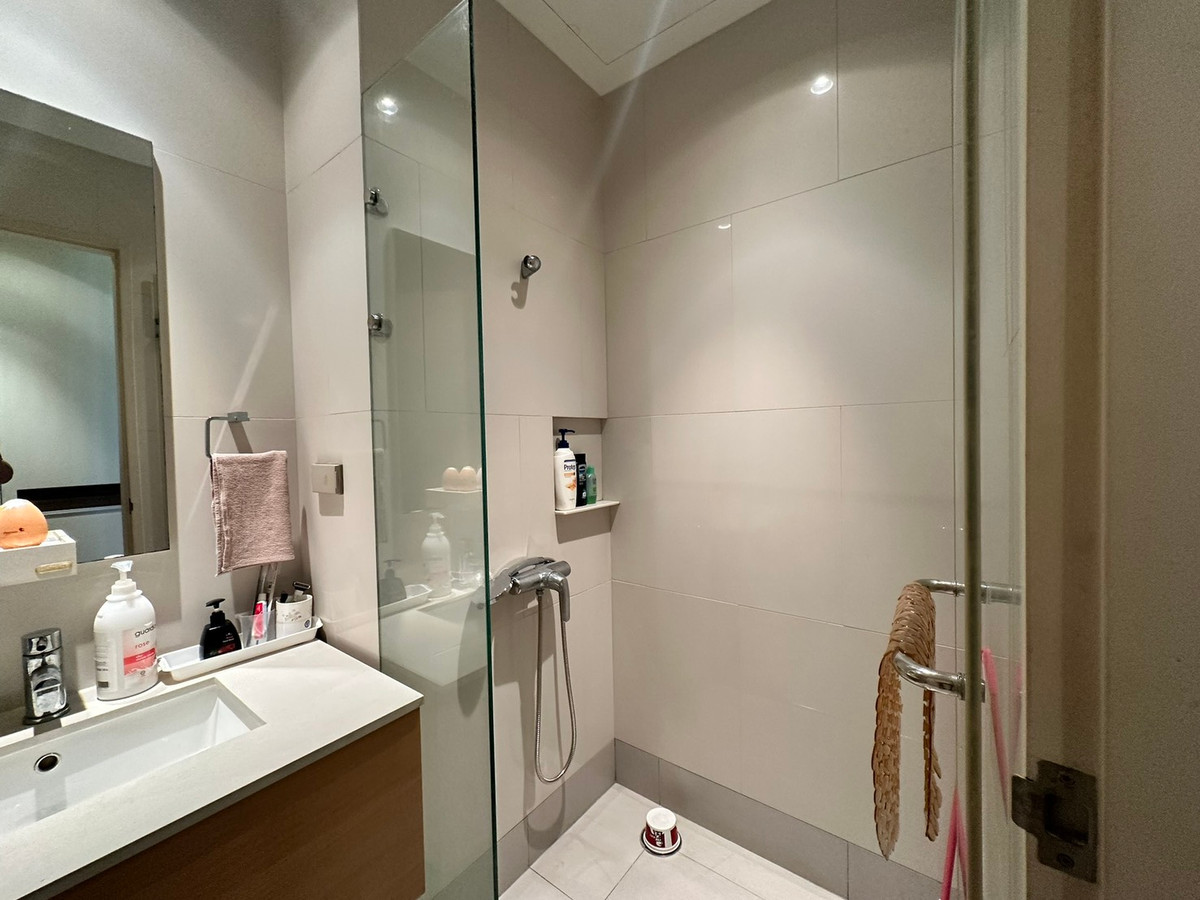 ขายคอนโดราชเทวี พญาไท : ขานด่วน! ห้อสวยมาก เจ้าของอยากขาย ห้องหายาก ฝั่งตะวันออก หันหลังให้ถนนไม่ได้ยินเสียงแน่นอน เพราะเงียบสงบมากๆๆๆ ค่ะ ห้องนี้เจ้าของแต่งอยู่เอง เป็นล้าน! สนใจติดต่อ 0876358339 K.นาง