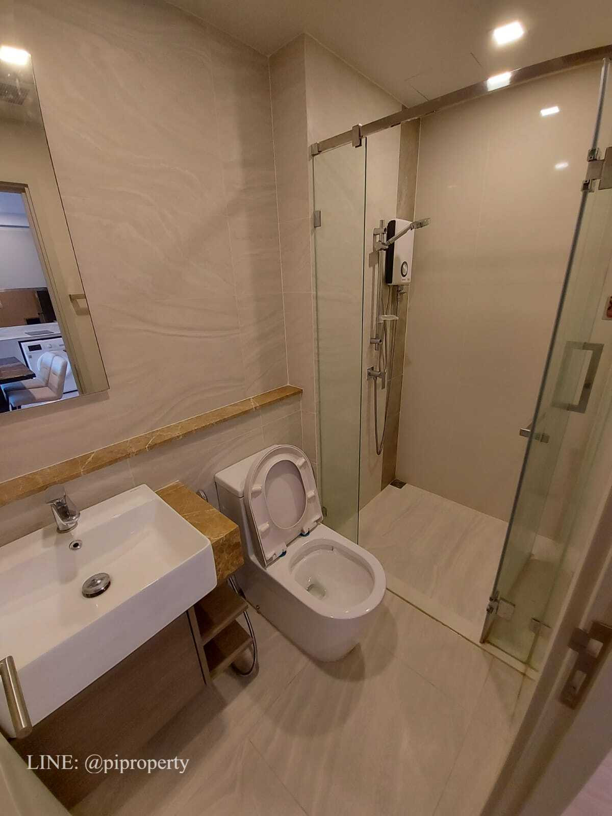 For RentCondoSukhumvit, Asoke, Thonglor : Fully furnished 2 Bedrooms units for rent in Quintara Treehaus Sukhumvit 42. Swimming pool view unit. Walkable to BTS Ekkamai.