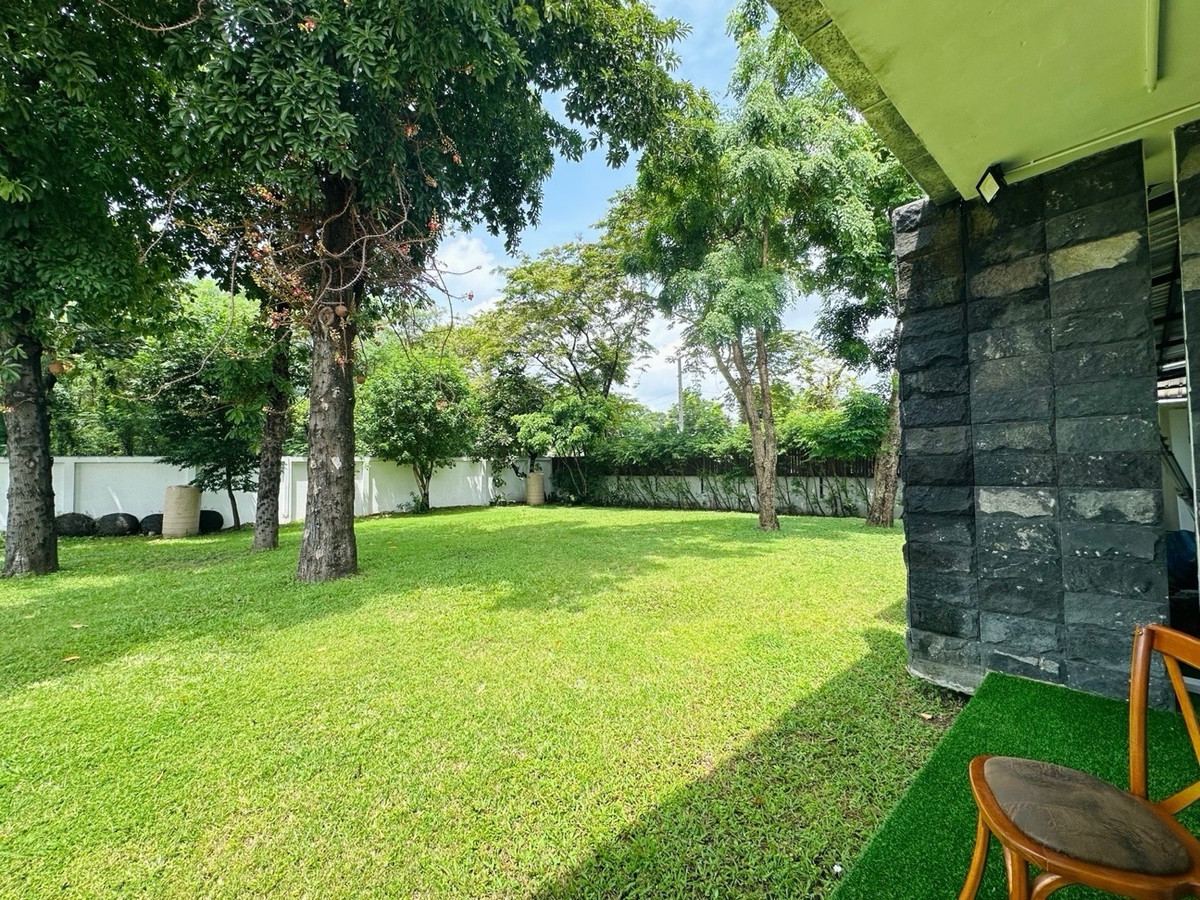 For RentOfficeKaset Nawamin,Ladplakao : Land size 300 square wah, good location with a single story building that can be used as a residence or office. Nuanchan 56, Ramintra and Nawamin, can enter and exit in many ways. The environment is school, office, office.