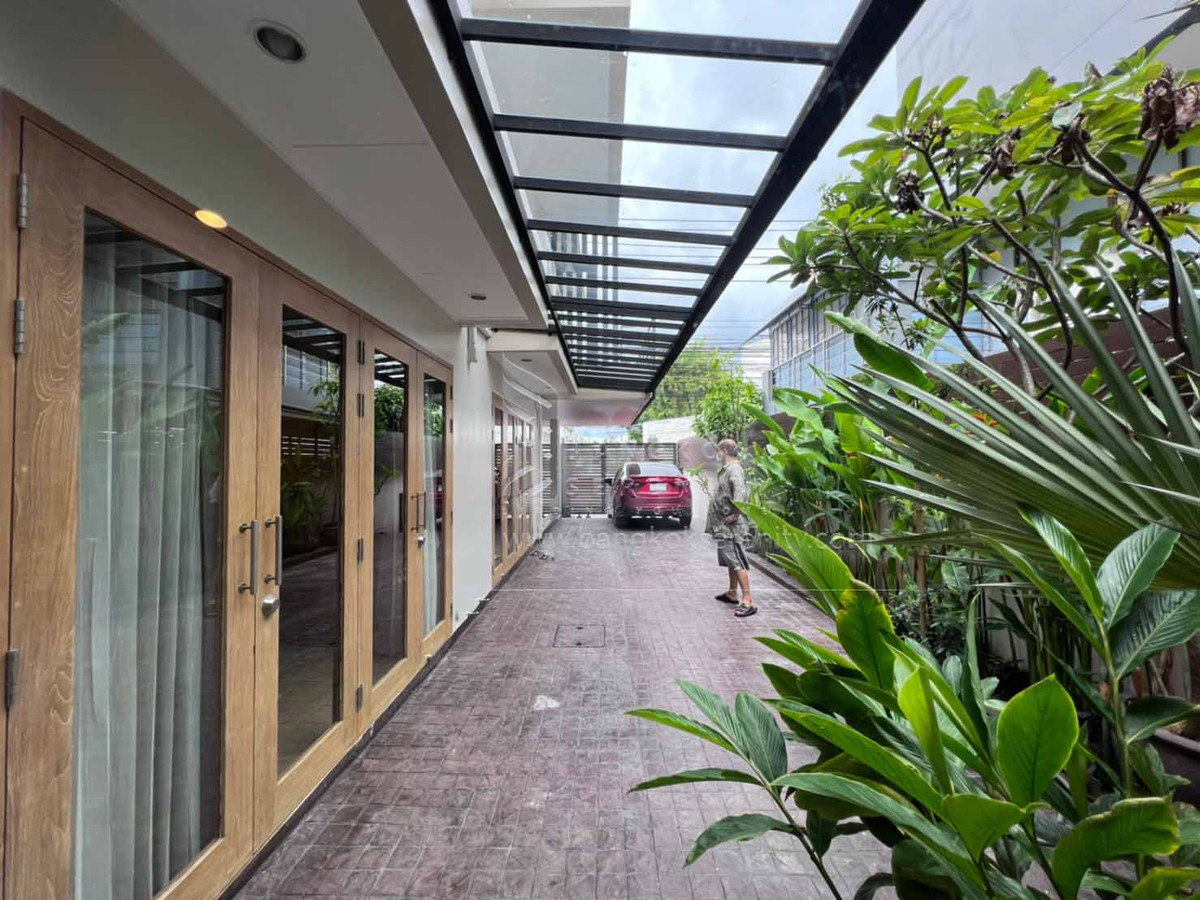 For RentHousePattanakan, Srinakarin : House for rent at Panya Pattanakarn