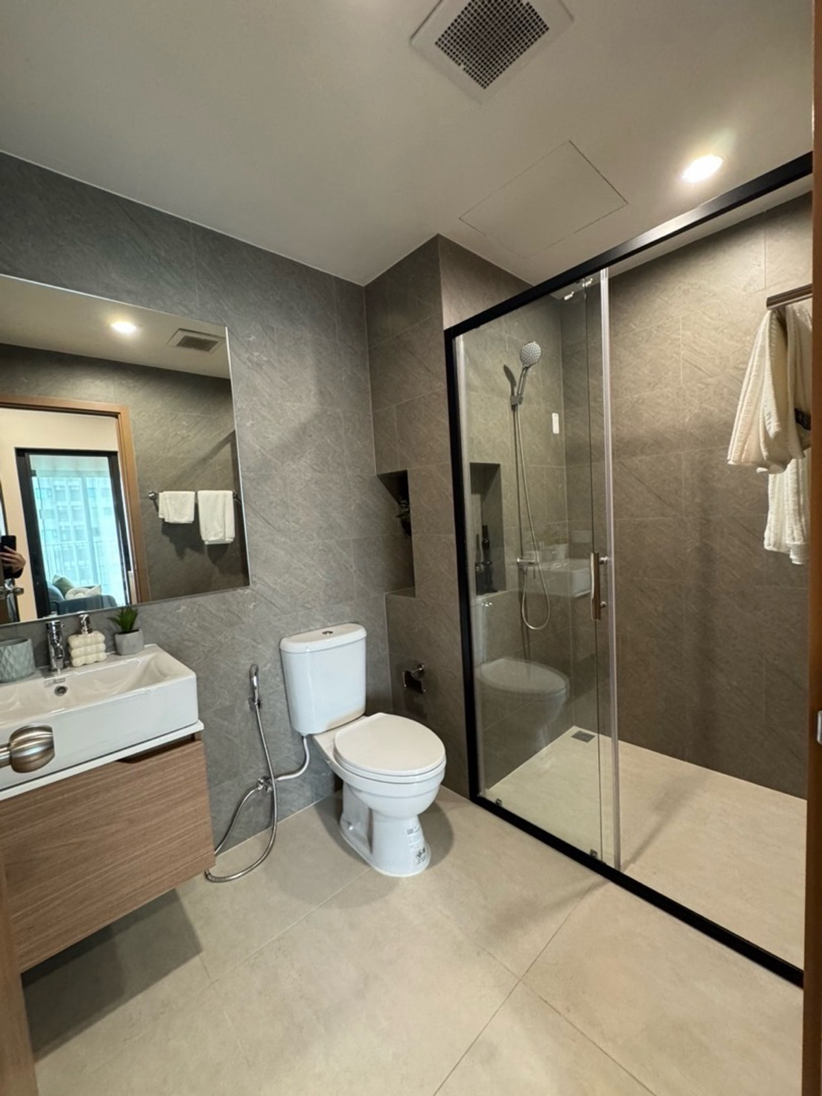 For SaleCondoRamkhamhaeng, Hua Mak : The Livin Ramkhamhaeng1Bed 32 sq.m. price only 2.65 million baht.Phat: 064-642-8664Nui: 094-624-2014