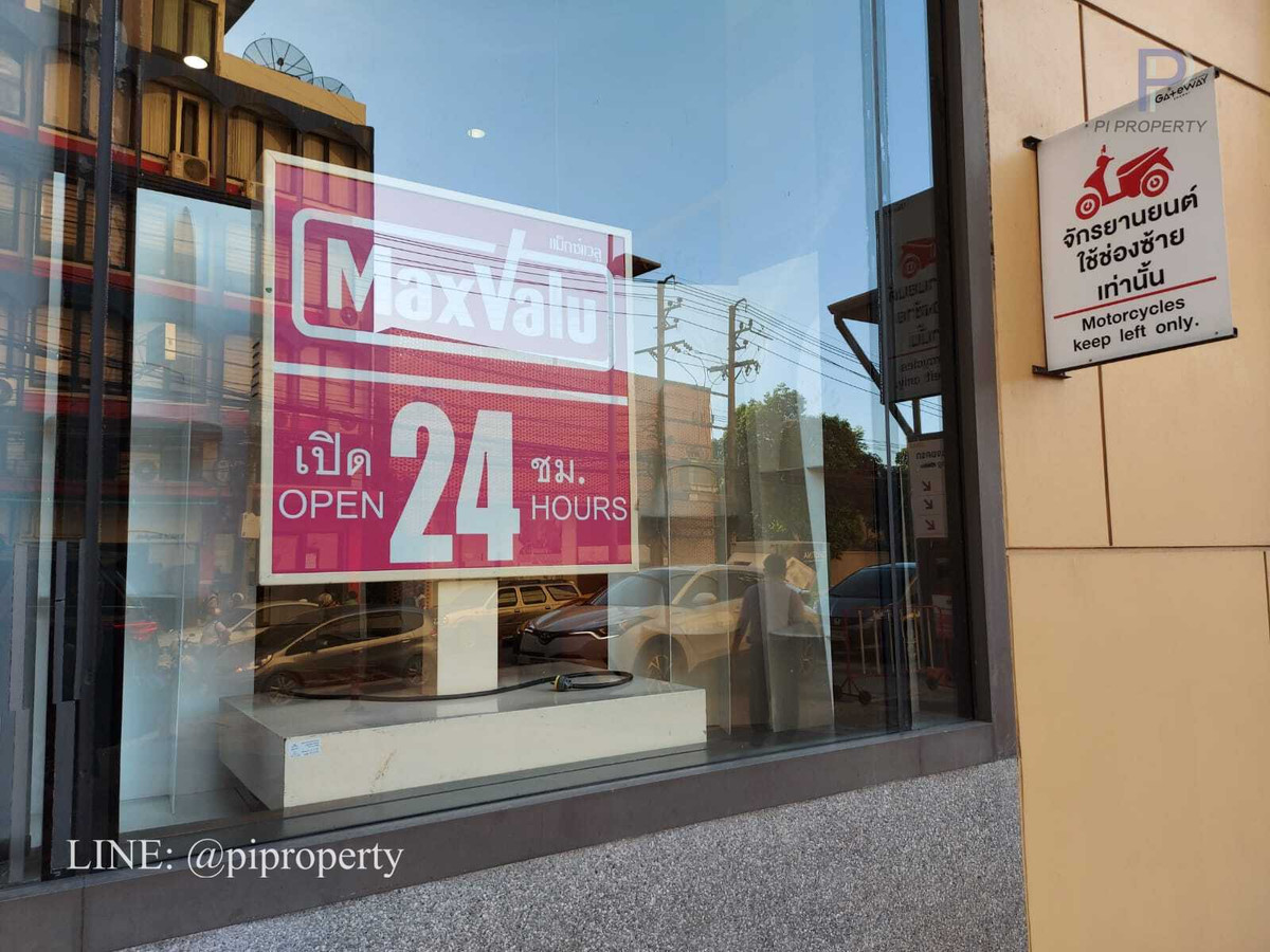 For RentCondoSukhumvit, Asoke, Thonglor : Fully furnished 2 Bedrooms units for rent in Quintara Treehaus Sukhumvit 42. Swimming pool view unit. Walkable to BTS Ekkamai.