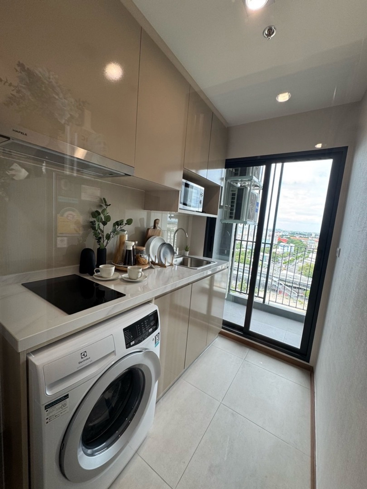 For SaleCondoRamkhamhaeng, Hua Mak : The Livin Ramkhamhaeng1Bed 28 sq.m. price only 2.29 million baht.Phat: 064-642-8664Nui: 094-624-2014