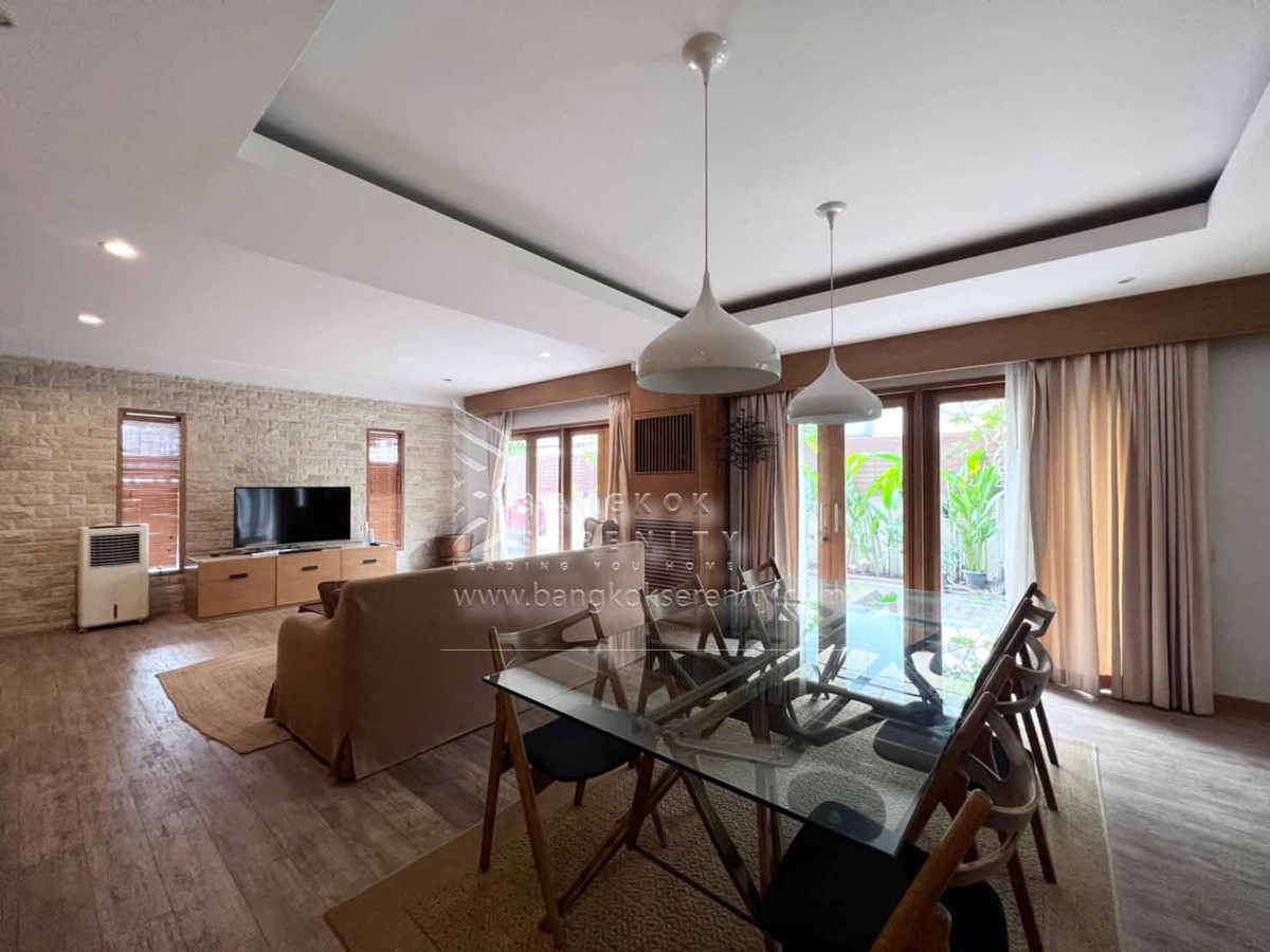 For RentHousePattanakan, Srinakarin : House for rent at Panya Pattanakarn