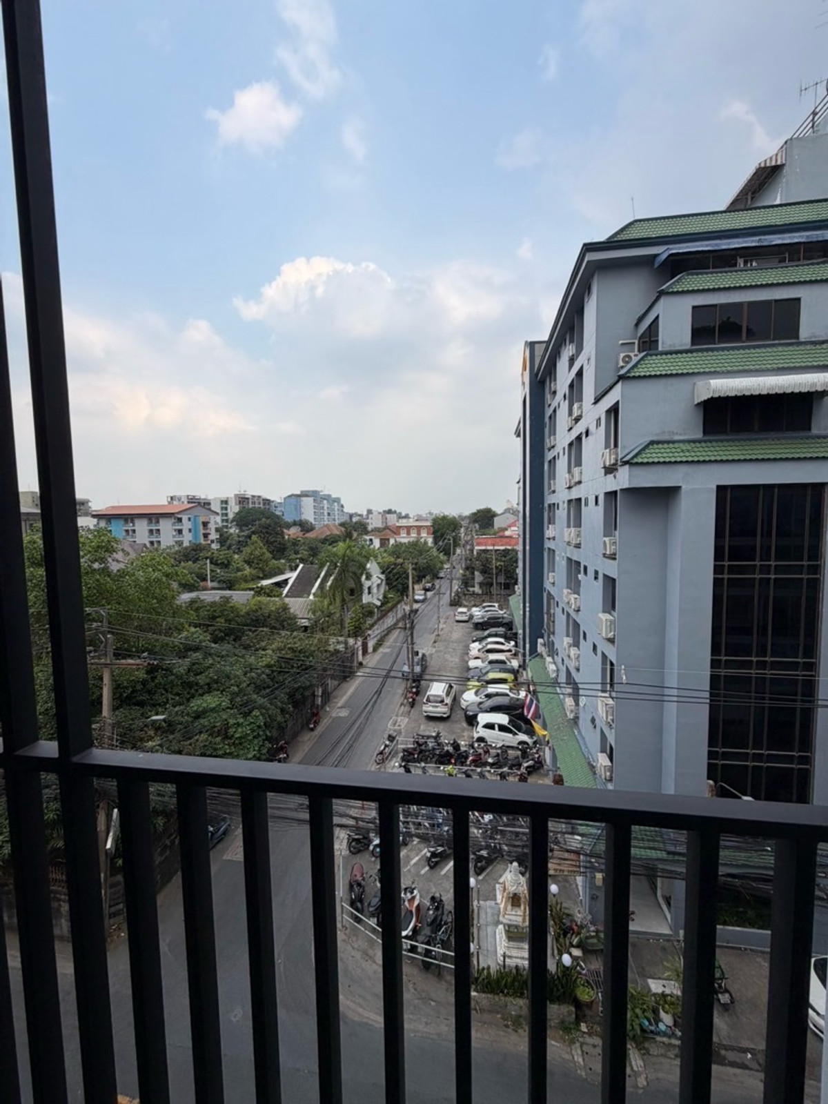 ขายคอนโดรัชดา ห้วยขวาง : IVORY รัชดา 32 Studio 24 ตร.ม.เฟอร์ครบ แต่งพร้อมเข้าอยู่ราคาเพียง 2.75 ลบ.Phat: 064-642-8664Nui: 094-624-2014