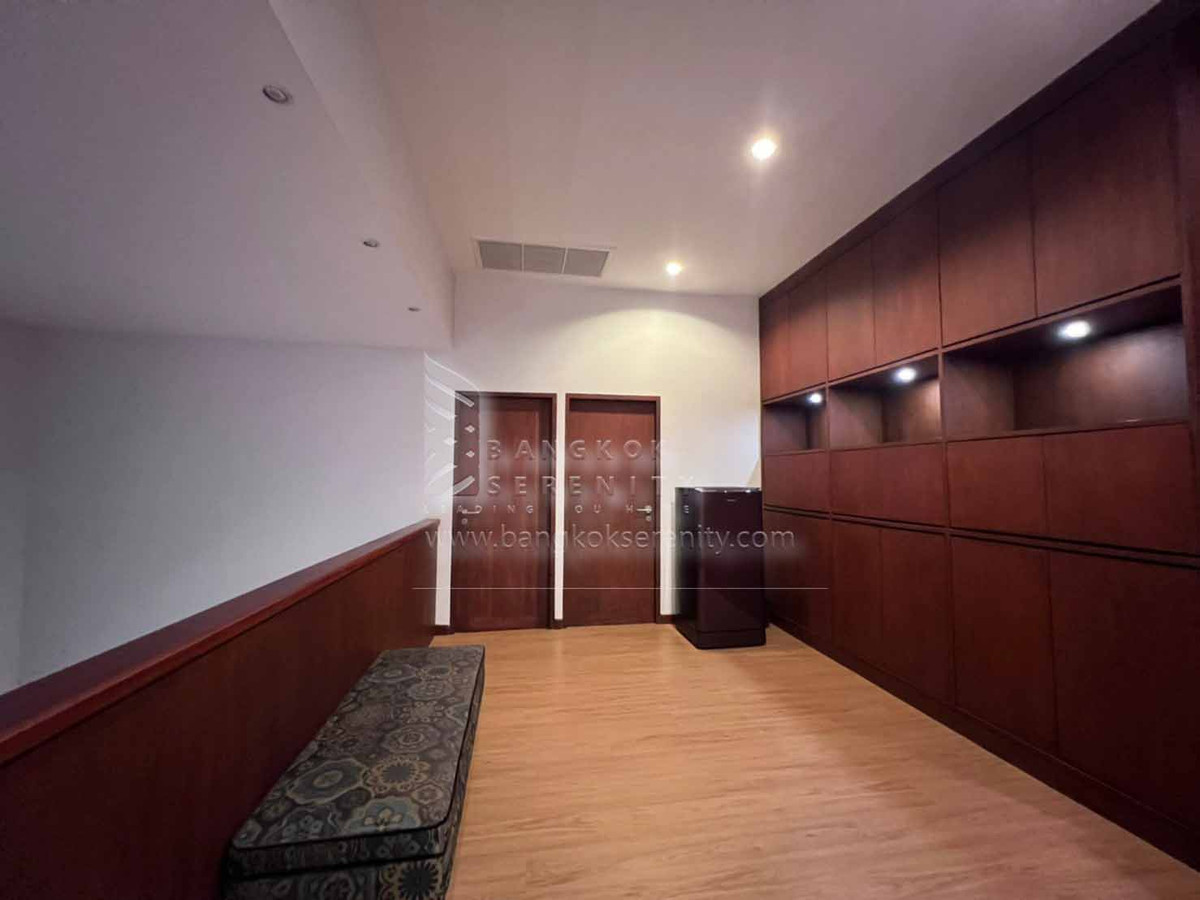 For RentHousePattanakan, Srinakarin : House for rent at Panya Pattanakarn