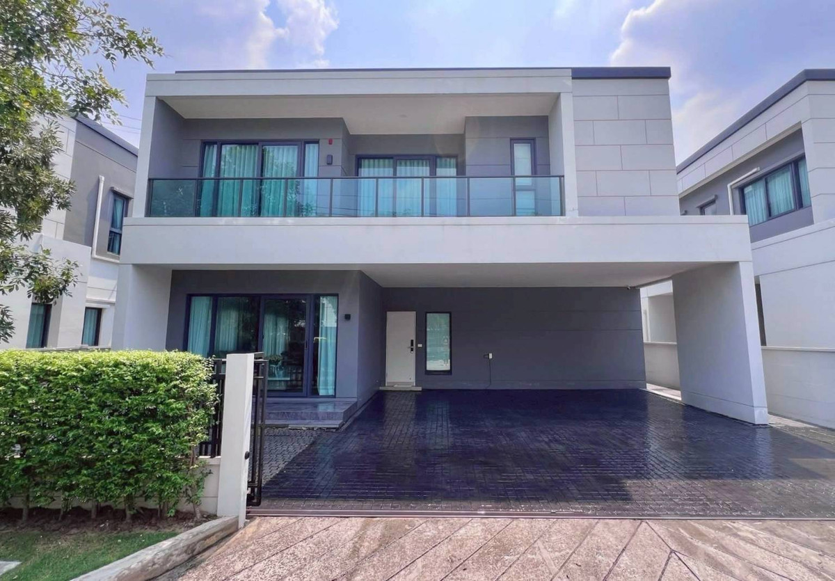 ให้เช่าบ้านบางนา แบริ่ง ลาซาล : บ้านเดี่ยวหรู Centro Bangna แปลงหน้าสวน ใกล้คลับเฮาส์ ทำเลศักยภาพบางนา Please call: 062-496-6454