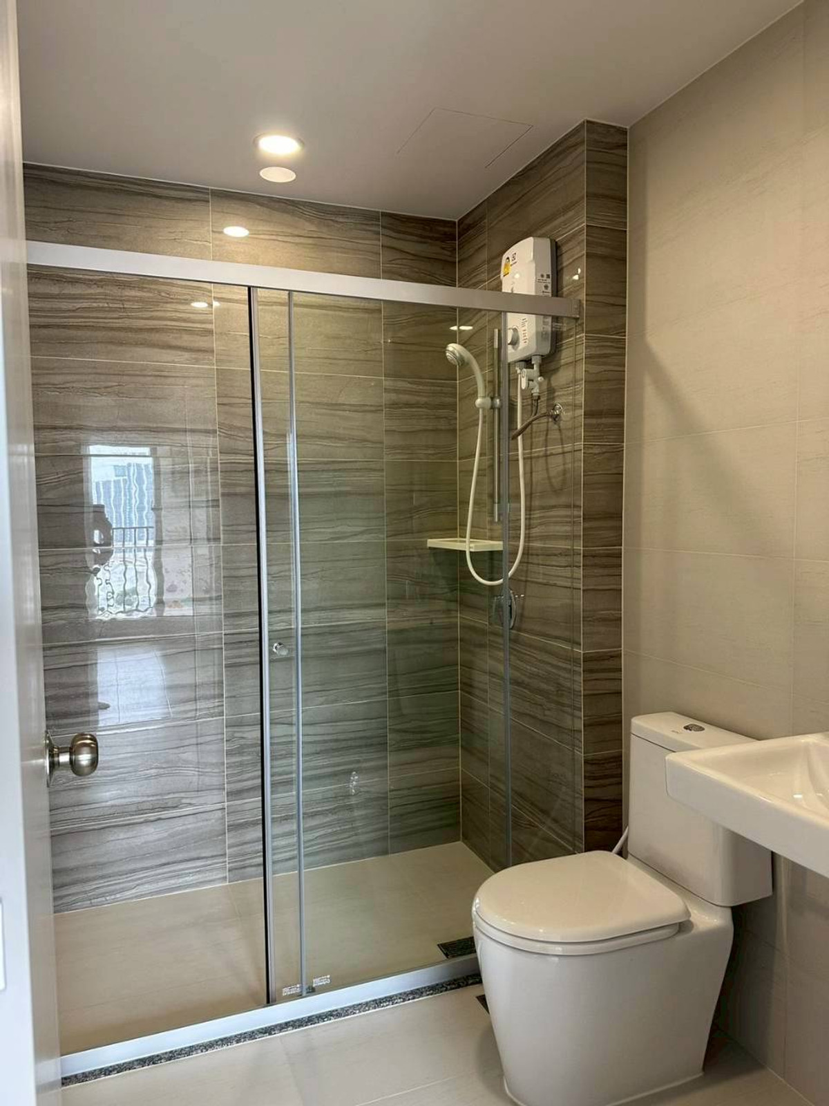 For SaleCondoRamkhamhaeng, Hua Mak : ✅ S-SVR358 ✅ Line : @p2nproperty