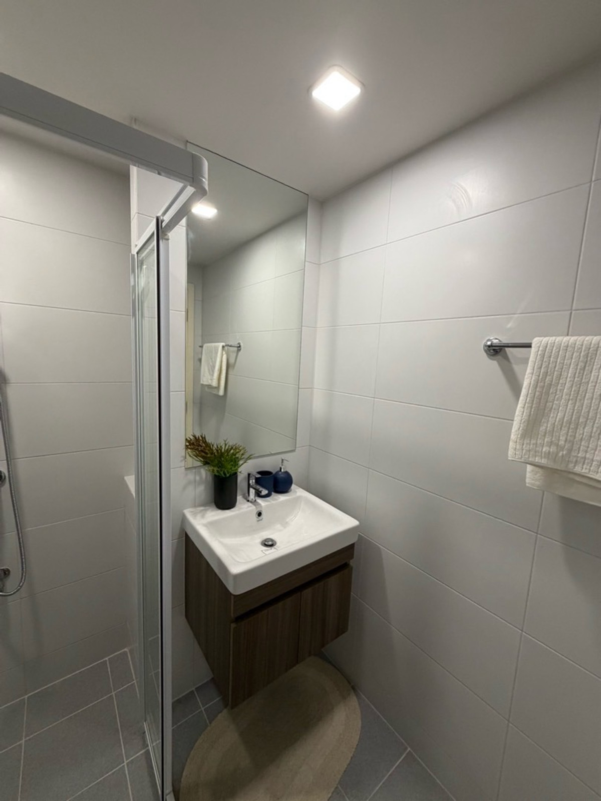 ขายคอนโดรัชดา ห้วยขวาง : IVORY รัชดา 32 Studio 24 ตร.ม.แต่งครบพร้อมเข้าอยู่ ราคาเพียง 2.75 ลบ.Phat: 064-642-8664Nui: 094-624-2014