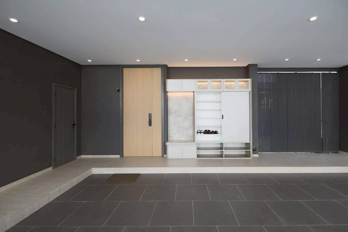 For RentHousePattanakan, Srinakarin : The Urban Reserve – Super Luxury 3-Storey Pool Villa in Krungthep Kreetha Area Please call: 062-496-6454