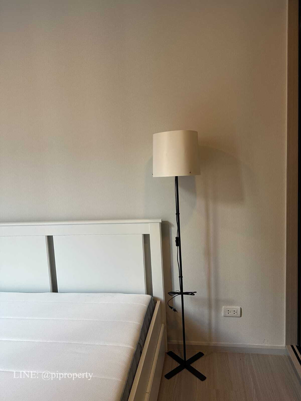 For RentCondoSukhumvit, Asoke, Thonglor : Fully furnished 2 Bedrooms units for rent in Quintara Treehaus Sukhumvit 42. Swimming pool view unit. Walkable to BTS Ekkamai.