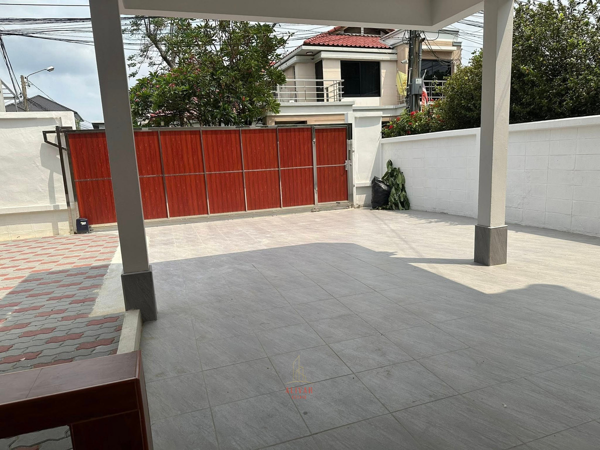 For RentHouseOnnut, Udomsuk : RH011926 For rent, 2-story detached house, 4 bedrooms, Sukhumvit 101/1 area.
