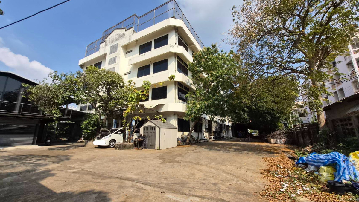 For SaleFactoryYothinpattana,CDC : Factory for sale with factory license 4, location along Ramindra Expressway • Lat Phrao 87 on 4 rai 1 ngan of land, usable area 5,750 square meters, you cant find a location like this anywhere else 📲 093-785-8898