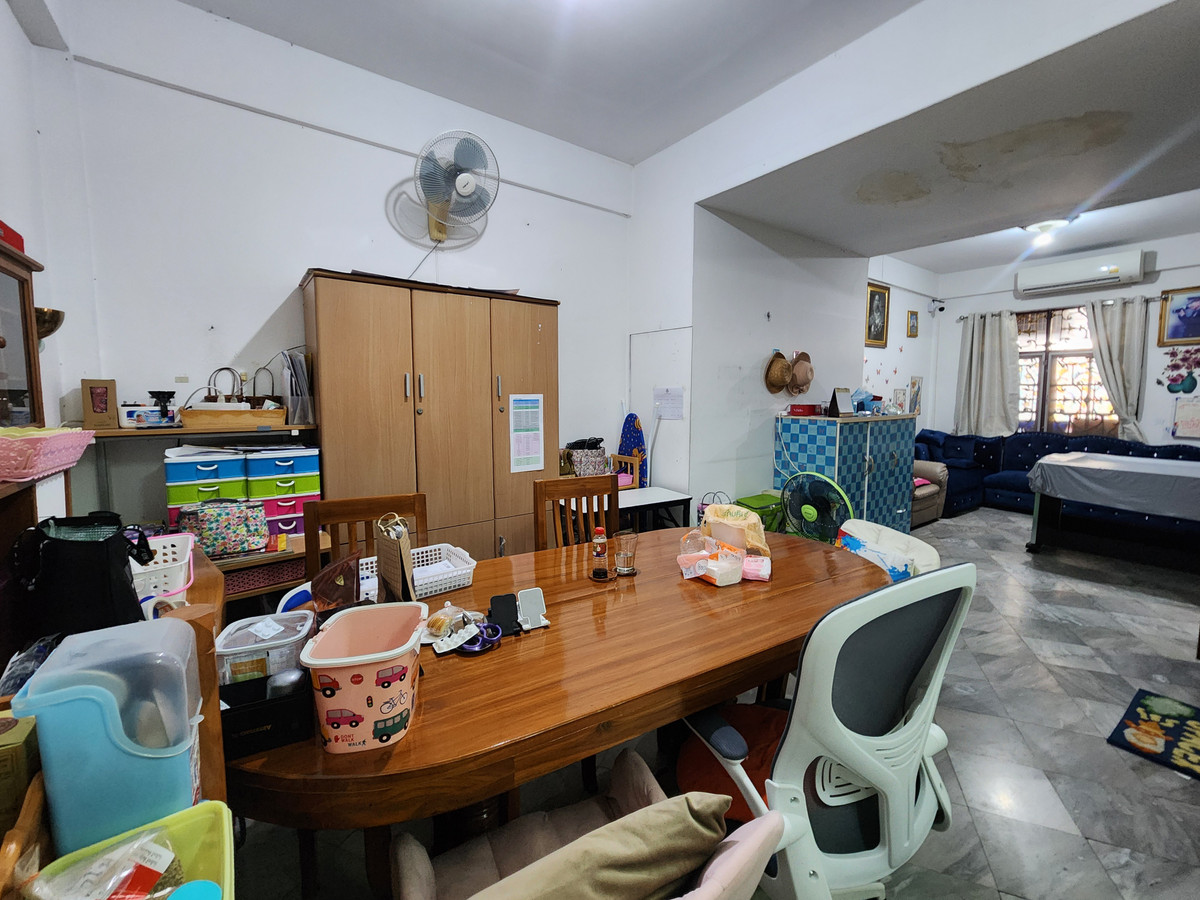 ขายทาวน์โฮมรัชดา ห้วยขวาง : 🏡 บ้านวัยเก๋า…คลาสสิก แข็งแรง ใจกลาง RATCHADA 18 Rare Item ที่หาแทบไม่ได้ในย่านห้วยขวาง