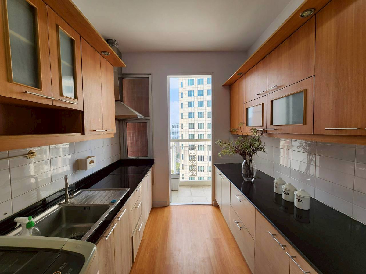 For RentCondoSukhumvit, Asoke, Thonglor : Citi Smart Sukhumvit 18 Condominium Luxury 3 Bedrooms for Rent