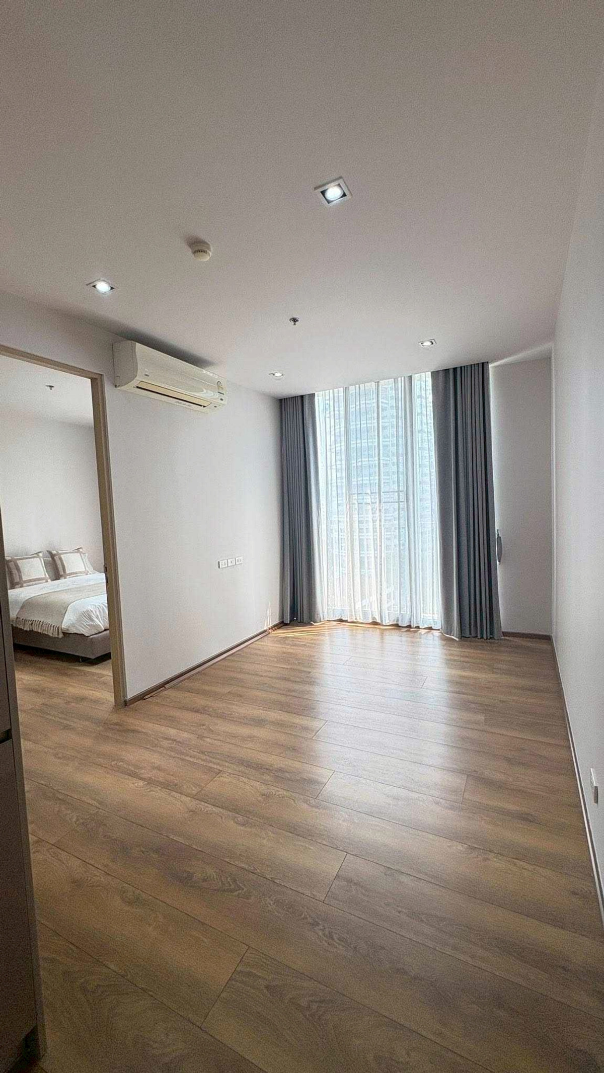 For RentCondoSukhumvit, Asoke, Thonglor : Park 24 Condo, convenient travel, close to BTS, there is a shuttle, beautiful room, fully furnished, ready to move in!!