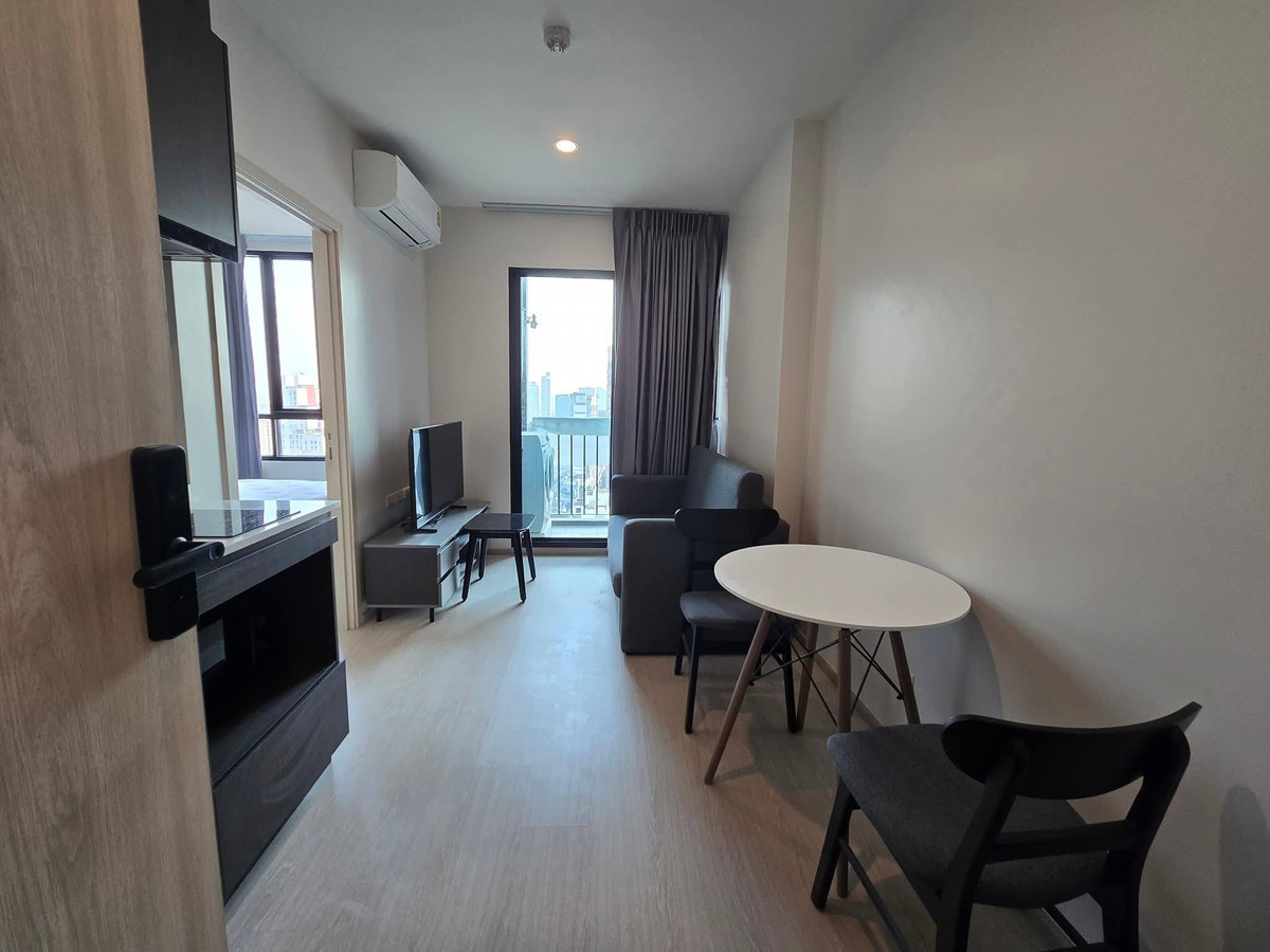 For RentCondoLadprao, Central Ladprao : Special price reduction of 14,000 only. Newly decorated room. Complete electrical appliances