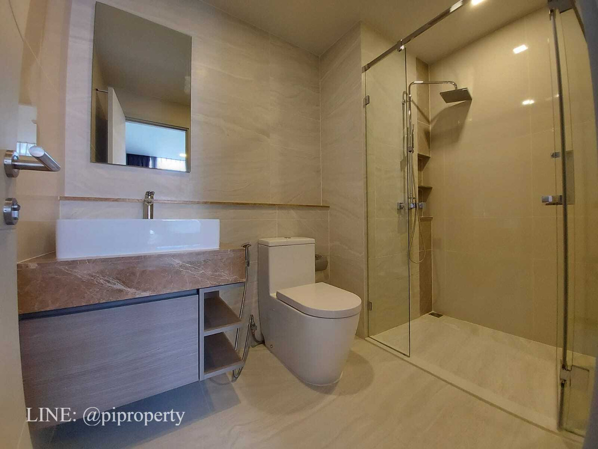 For RentCondoSukhumvit, Asoke, Thonglor : Fully furnished 2 Bedrooms units for rent in Quintara Treehaus Sukhumvit 42. Swimming pool view unit. Walkable to BTS Ekkamai.
