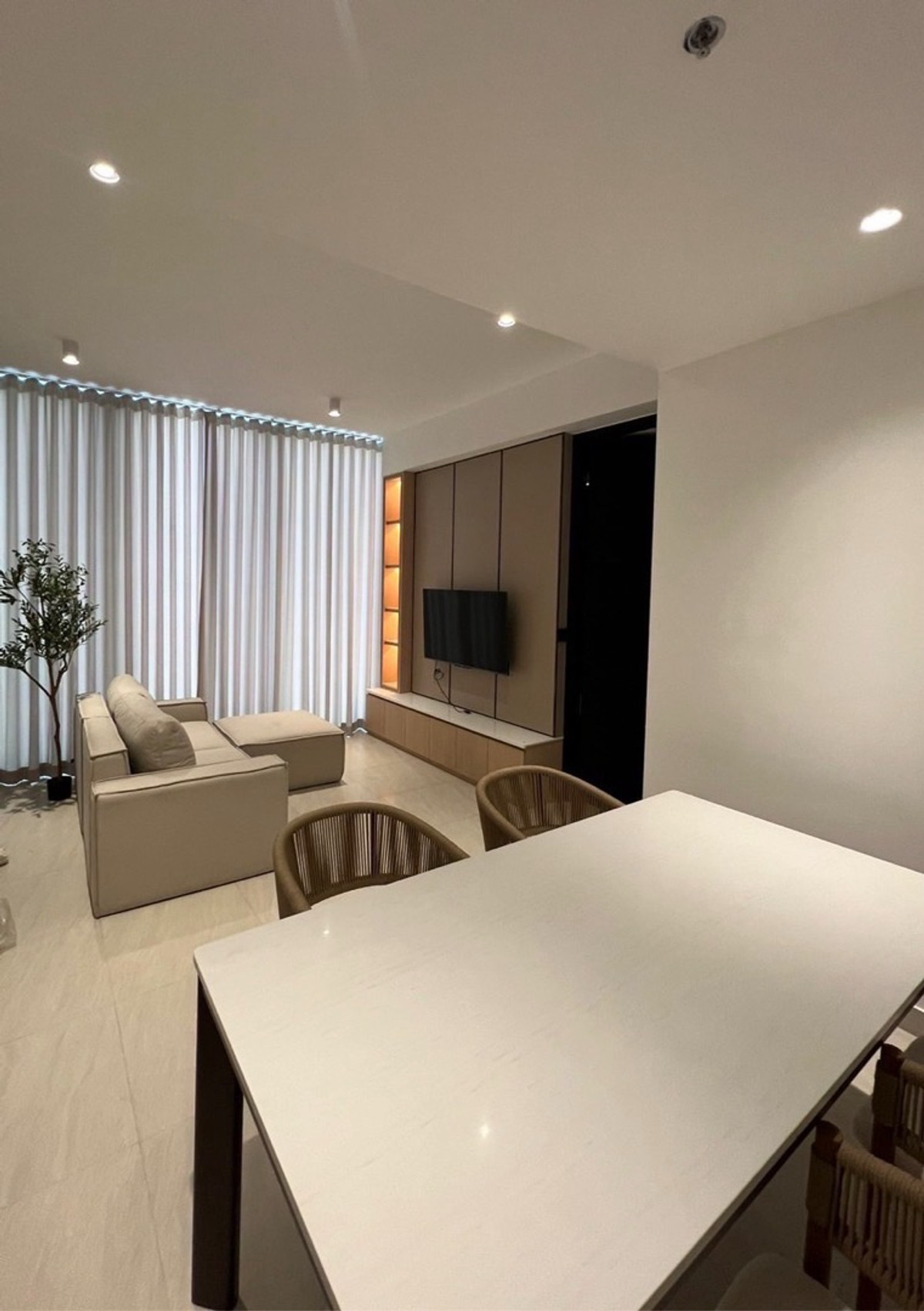 ขายคอนโดสาทร นราธิวาส : คอนโดสาทร ใกล้บีทีเอสเซนต์หลุยส์ 2 ห้องนอน ทรัพย์คุณภาพ เลี้ยงสัตว์ได้ เหมาะลงทุนระยะยาว