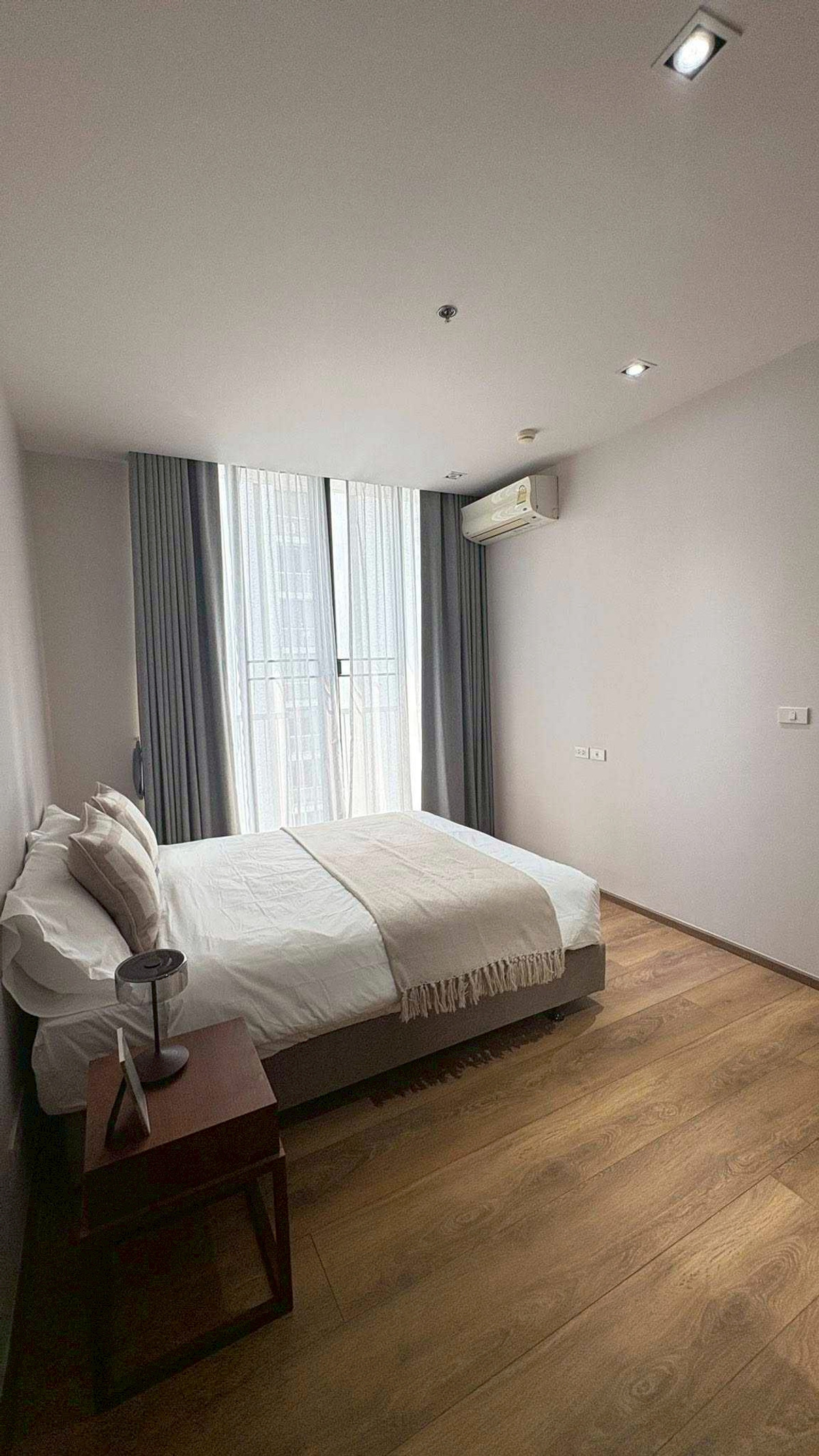 For RentCondoSukhumvit, Asoke, Thonglor : Park 24 Condo, convenient travel, close to BTS, there is a shuttle, beautiful room, fully furnished, ready to move in!!