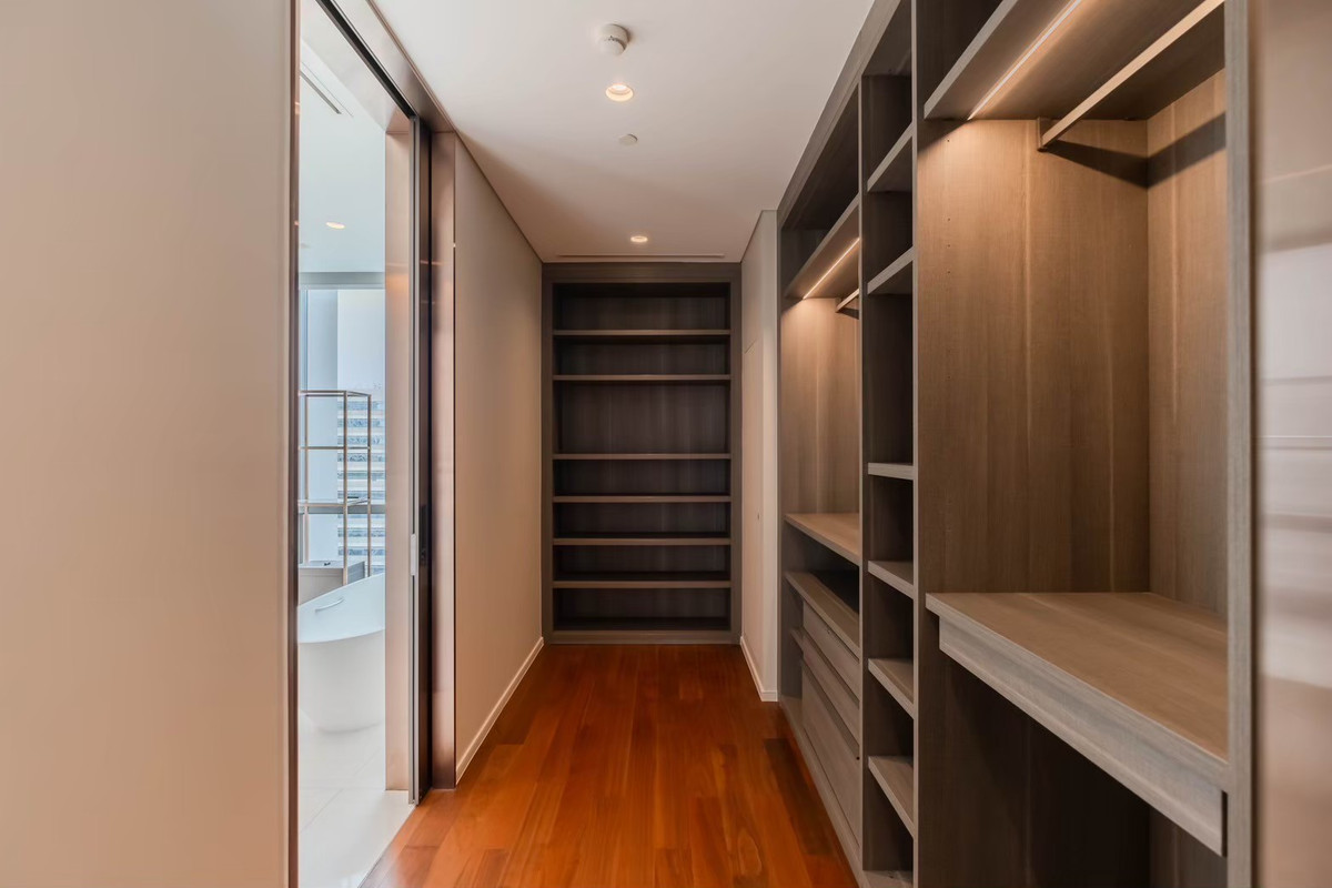 คอนโดวิทยุ ชิดลม หลังสวน : Sindhorn Kempinski 140sqm. 2XFl 2bed 2.5bath Sell: 49,000,000 Rent: 300,000/mth. Am: 0656199198