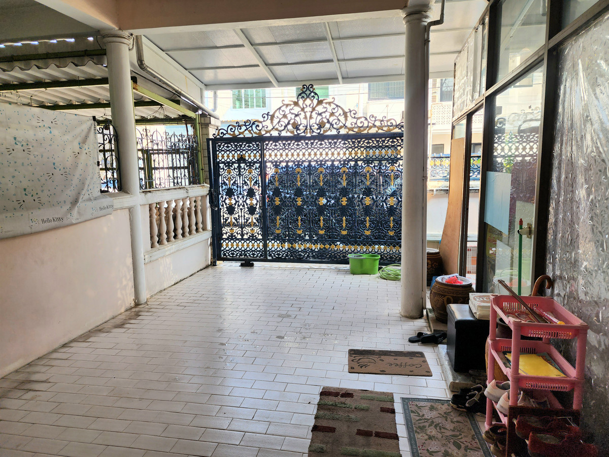 ขายทาวน์โฮมรัชดา ห้วยขวาง : 🏡 บ้านวัยเก๋า…คลาสสิก แข็งแรง ใจกลาง RATCHADA 18 Rare Item ที่หาแทบไม่ได้ในย่านห้วยขวาง