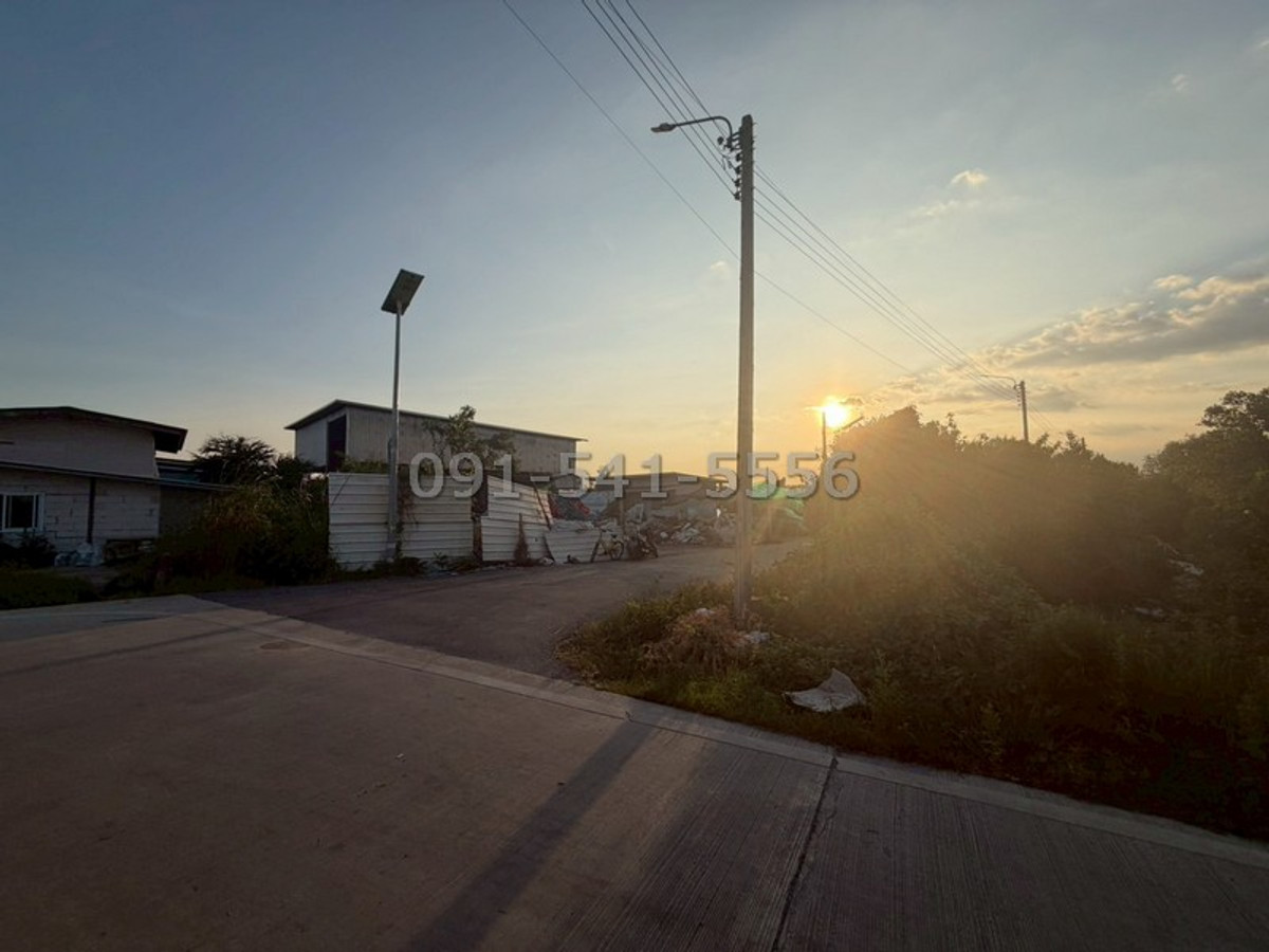 For SaleLandBangna, Bearing, Lasalle : Land for sale at Pracha Uthit 90, Soi Yim Yam, land size 3 rai, beautiful plot shape, near a square, next to the road on 3 sides, yellow city plan.