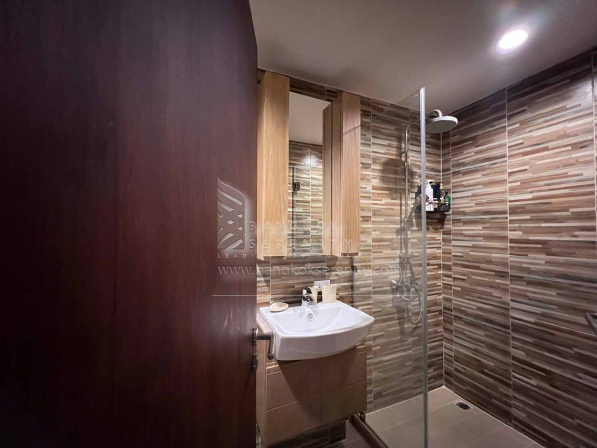 For RentHousePattanakan, Srinakarin : House for rent at Panya Pattanakarn