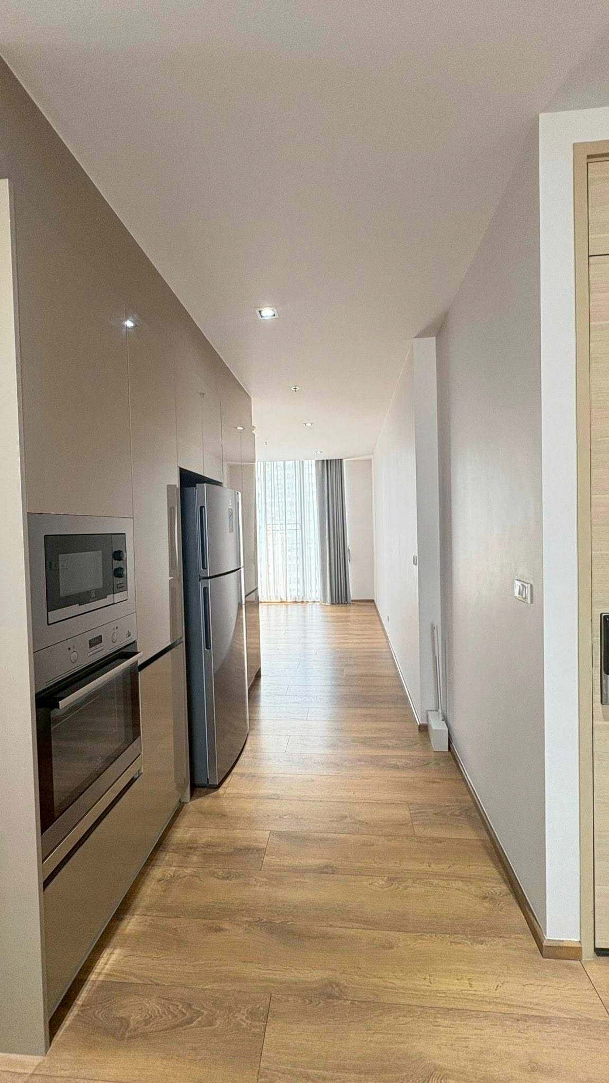 For RentCondoSukhumvit, Asoke, Thonglor : Park 24 Condo, convenient travel, close to BTS, there is a shuttle, beautiful room, fully furnished, ready to move in!!